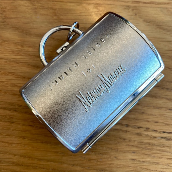 Judith Leiber for Neiman Marcus Butterfly Box! - Picture 4 of 6